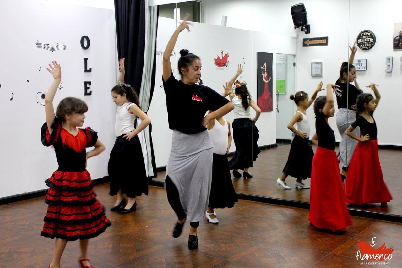 Clases de flamenco art en Dubai Amalia